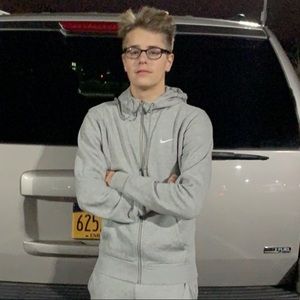 Meet your Posher, Max